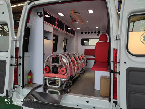 福特全順 V348 長(zhǎng)軸高頂救護(hù)車雙負(fù)壓